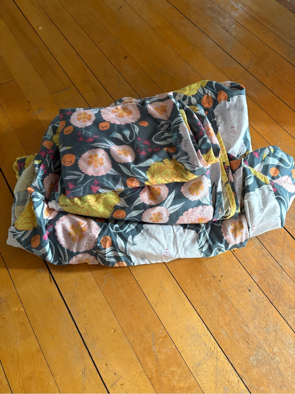Floral/navy twin sheet set